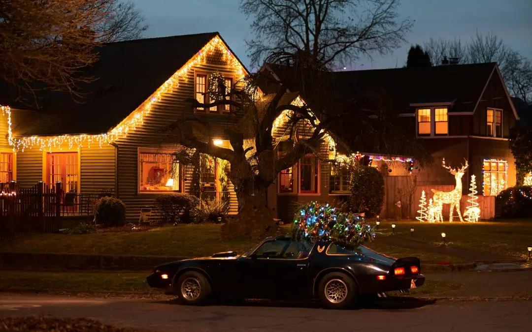 Christmas Lights on Roof Ideas